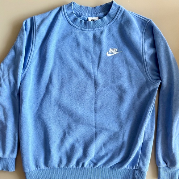 Girl’s Nike Sweatshirt - Picture 1 of 2
